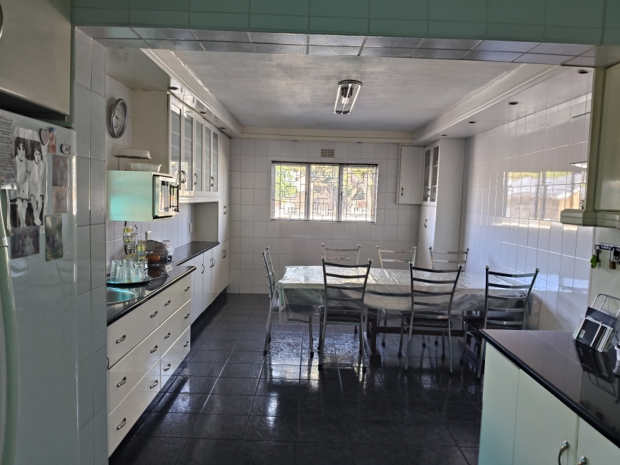 5 Bedroom Property for Sale in Cravenby Western Cape